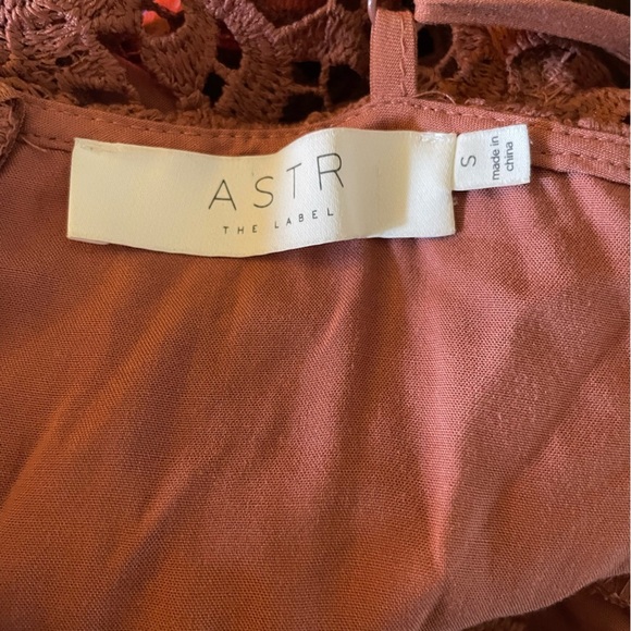 ASTR The Label LACE A LINE MIDI DRESS Coral Cedar - Picture 5 of 7